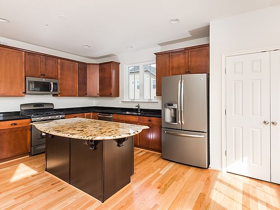 4th image of 1350 Macphail Road