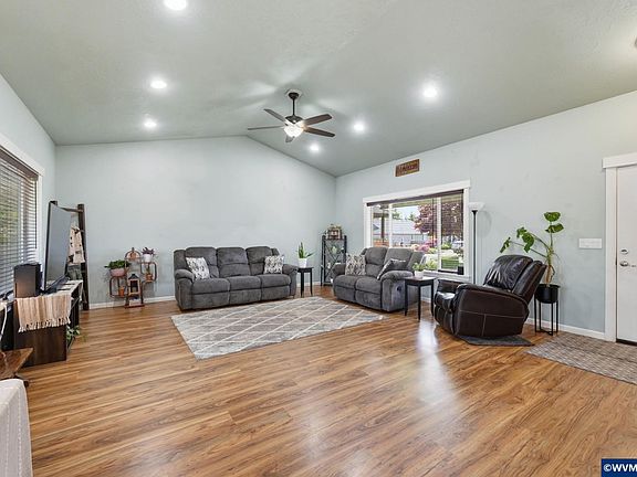 5th image of 38599 SW Filbert St