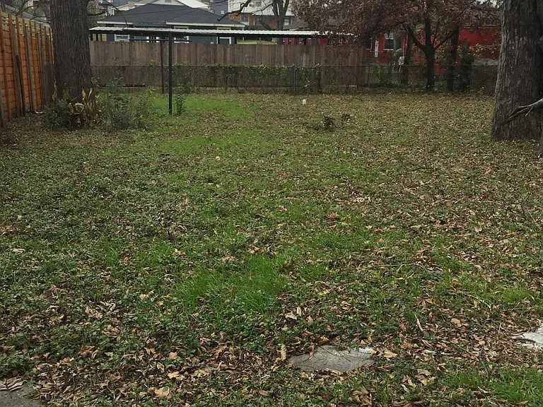 Large fenced yard. Shared with neighbor tennant.