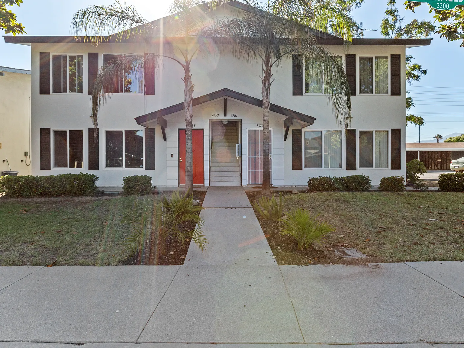 2 bed, 700 sqft, $2,100 — Photo 1