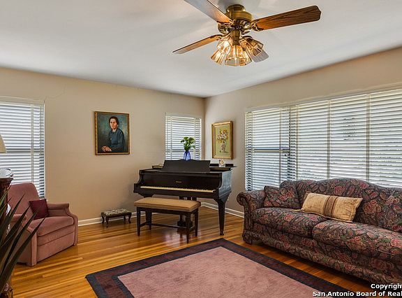 3rd image of 126 Beverly Dr