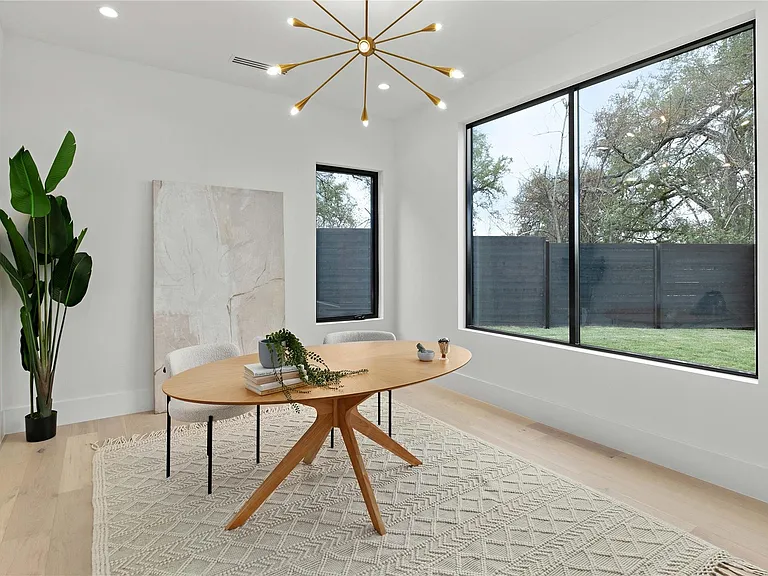 2401 Oakhaven Cir — Photo 13