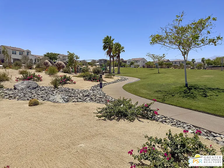 35935 Hinksey St — Photo 43
