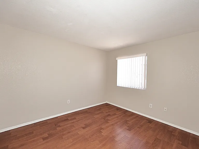 8935 W Windsor Ave — Photo 34