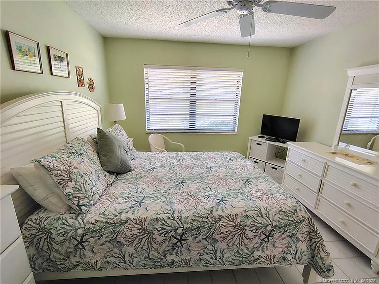 SE Sea Island Way — Photo 40