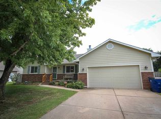 156 Peachwood Dr, Haysville, KS 67060