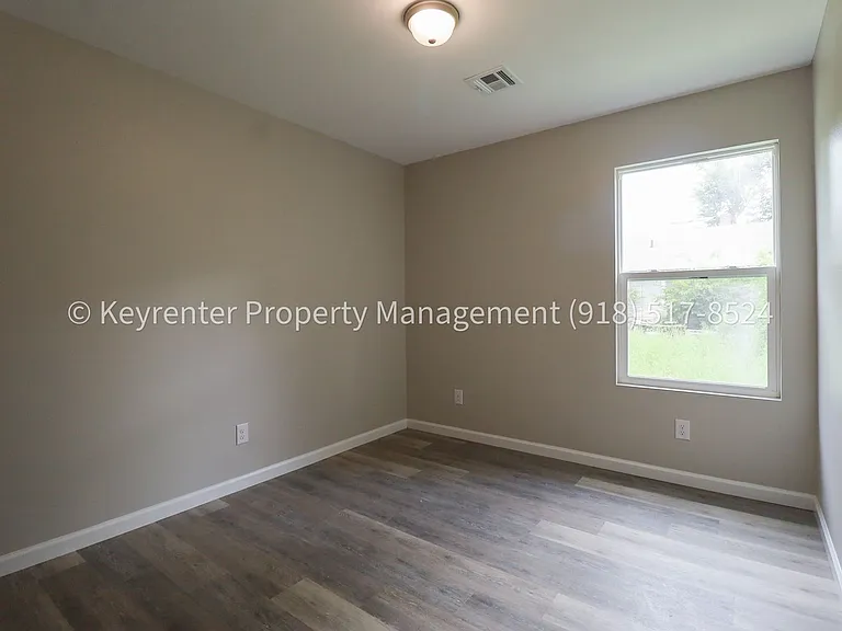 43 S Toledo Ave — Photo 8
