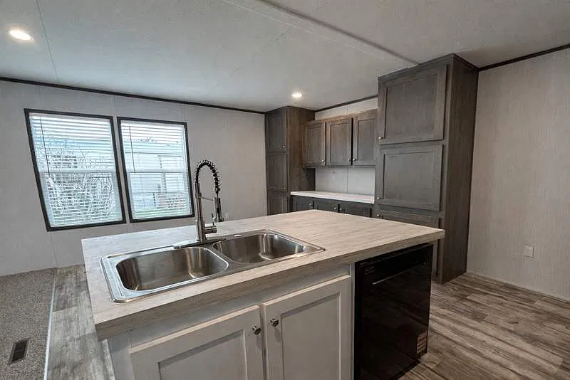 4 bed, 2.0 bath, 1292 sqft, $1,599 — Photo 4