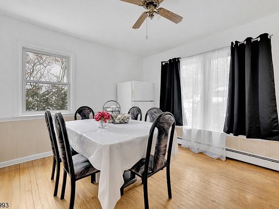 3rd image of 627 E Vail Rd