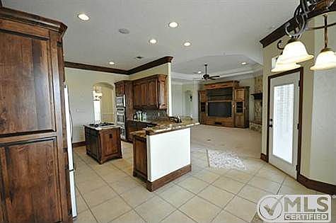 4th image of 928 Morton Hill Ln