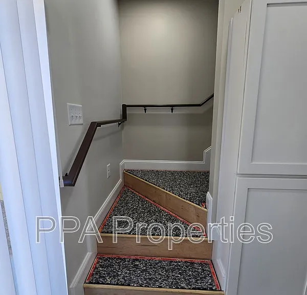 402 Giles St — Photo 21