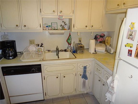 4th image of 2601 NE 14th Street Causeway #334