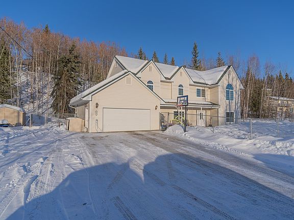2nd image of 790 Lakloey Dr