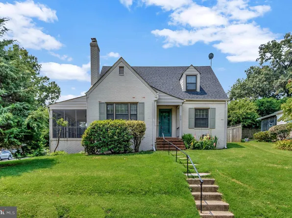970 N Quintana St, Arlington, VA 22205