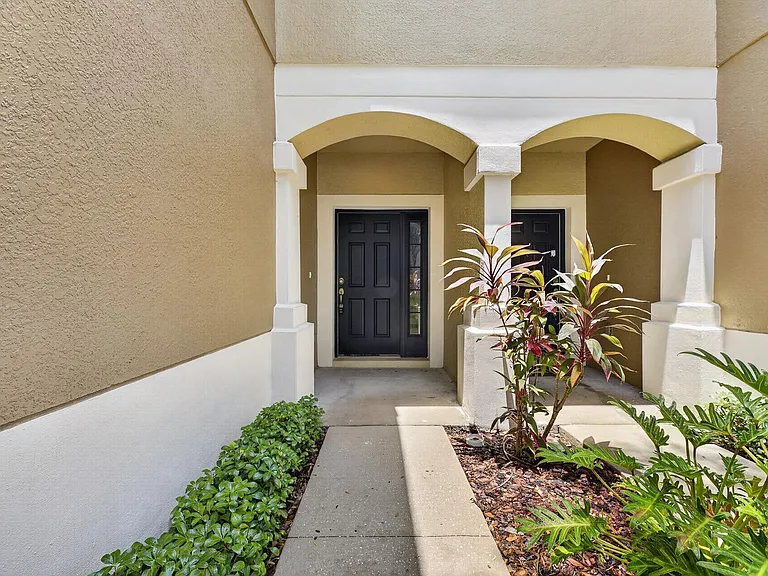 4979 Pond Ridge Dr — Photo 2