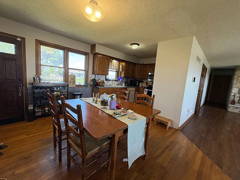 4676 N Dwight Dr — Photo 10