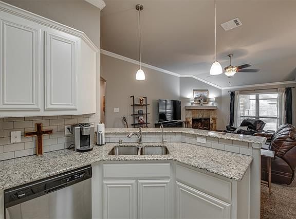 5th image of 104 Poinsetta Dr