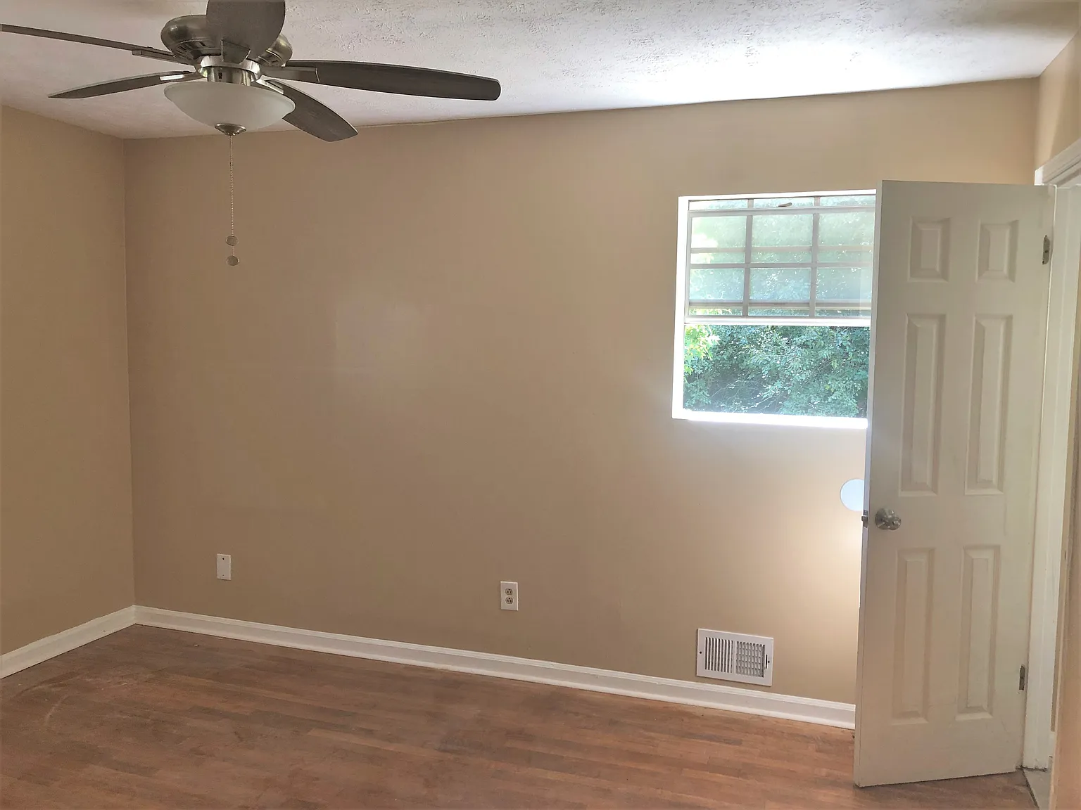 4 bed, 2539 sqft, $2,195 — Photo 4