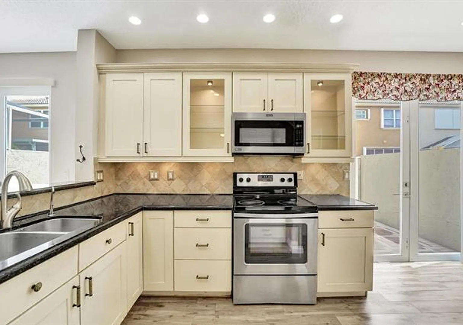 1365 NW 154th Ln th 1365, Pembroke Pines, FL 33028 — Photo 1