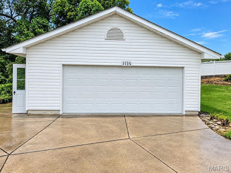 2nd image of 14 Ludwigs Oak Ct