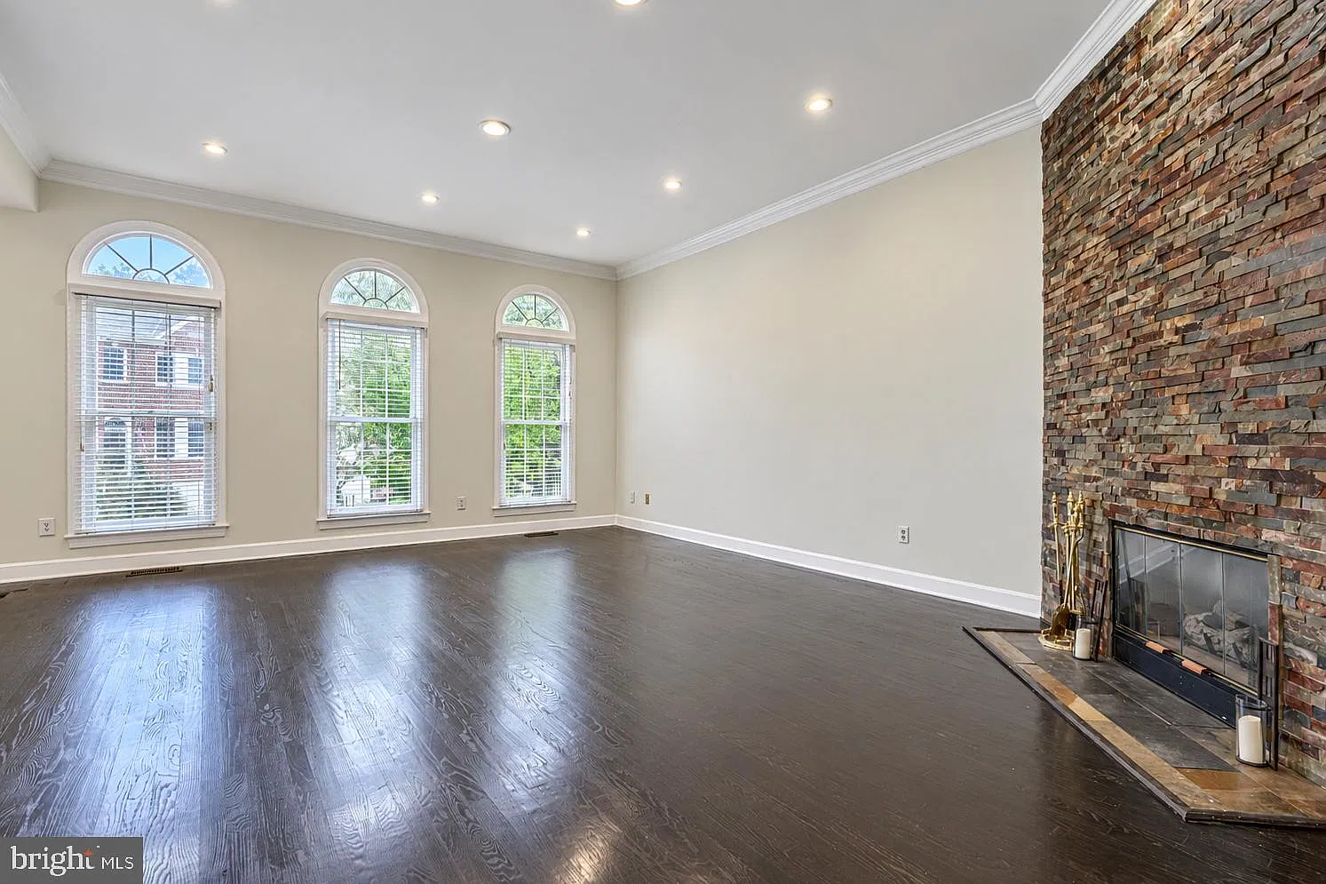 3 bed, 3.5 bath, 1932 sqft, $4,675 — Photo 3