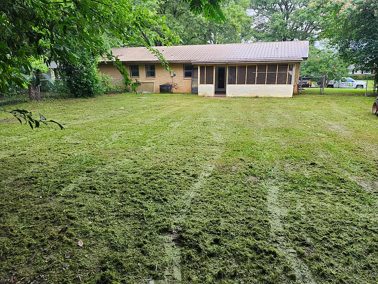 105 Valencia Cir — Photo 12