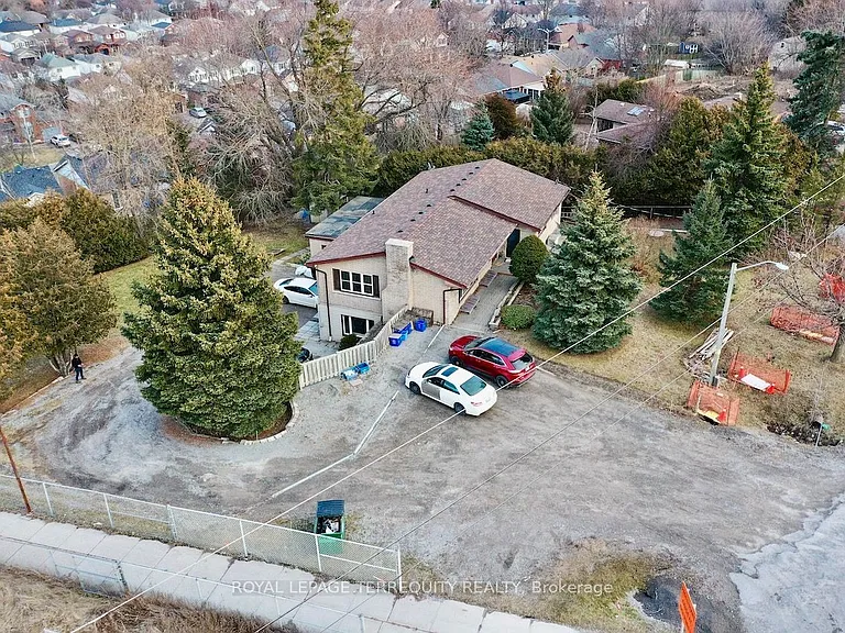Bowmanville Ave E — Photo 14