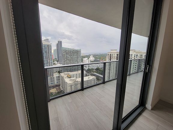 4th image of 45 SW 9th St APT 3403
