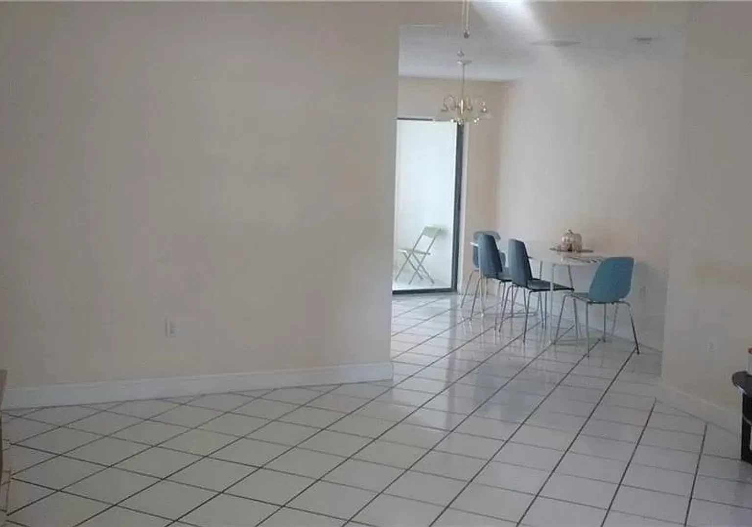 Spacious and well-located 3bed/ 2bath home available for rent in Sarasota, near 301, shopping, be... — Photo 3