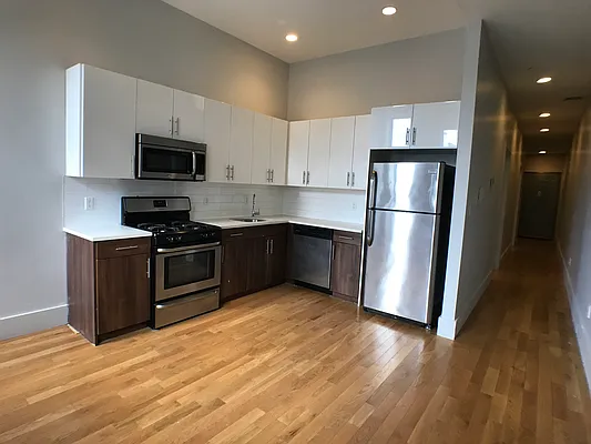 Rented by City Vista Inc | media 31