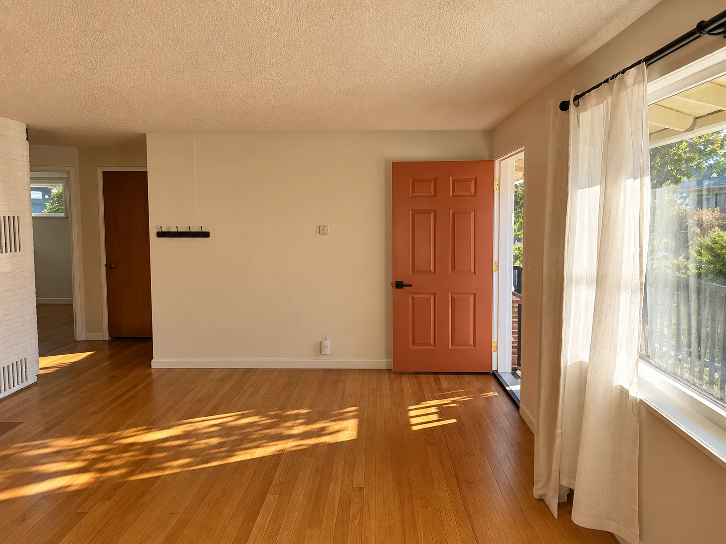 3 bed, 1720 sqft, $3,340 — Photo 2