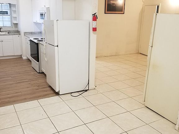 3rd image of 1552 Daly St