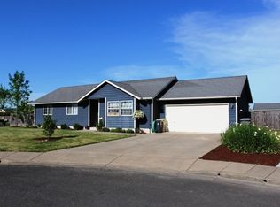 223 Clay Ct, Harrisburg, OR 97446
