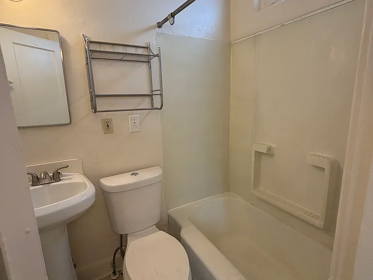 1107 Manitou Ave #10 — Photo 3