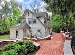 208 Valley Rd, Watchung, NJ 07069