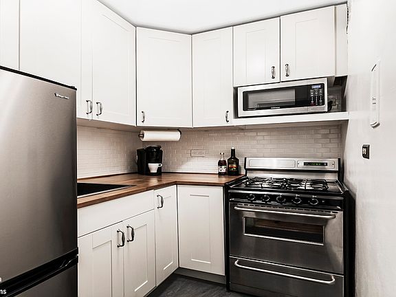 4th image of 430 W 34th St APT 7J