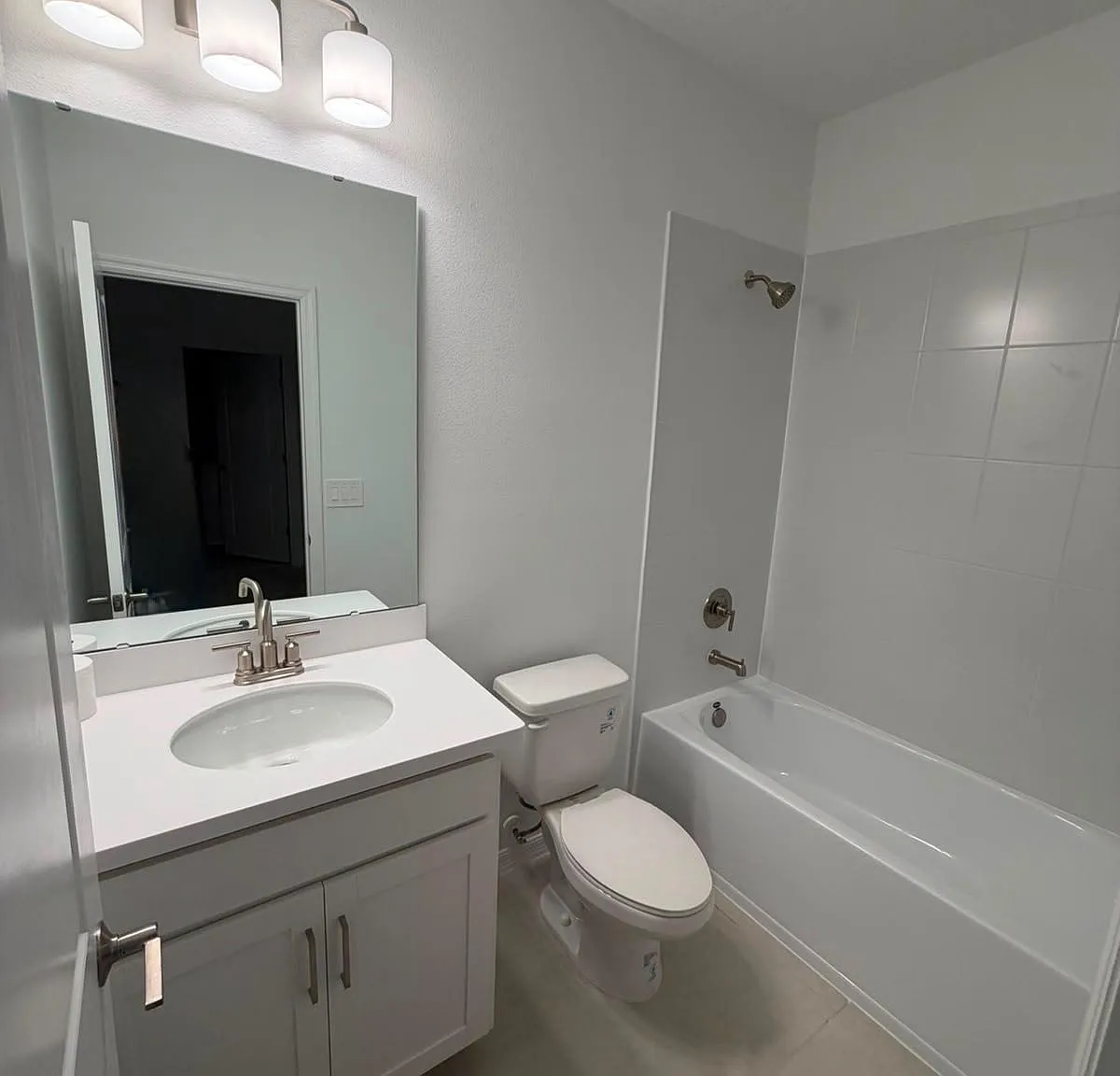 4 bed, 3.5 bath, 2840 sqft, $3,500 — Photo 2