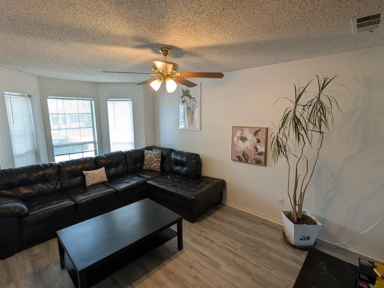 3216 Meadowview Dr — Photo 8