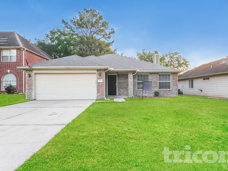 25402 Holyoke Ln — Photo 1