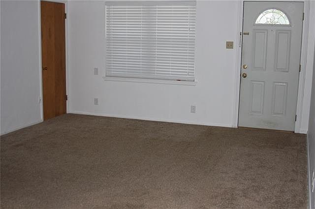 2nd image of 413 E Lovers Ln