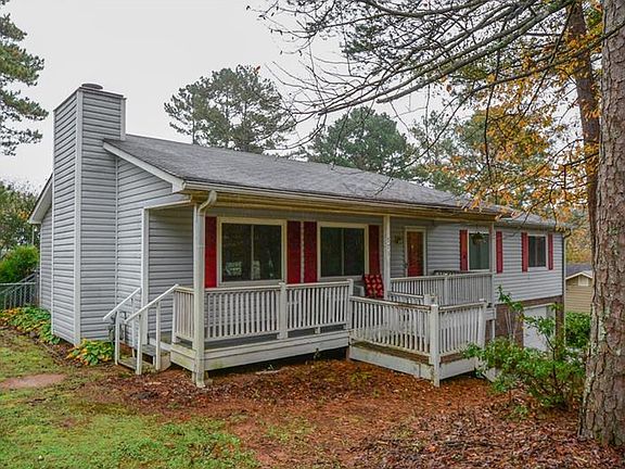 2nd image of 573 Rivercrest Dr