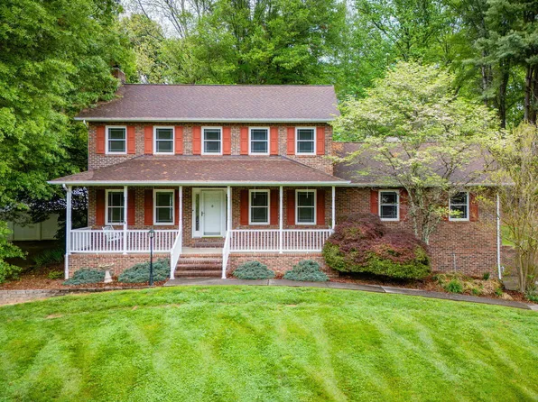 604 Live Oak Ct, Johnson City, TN 37615