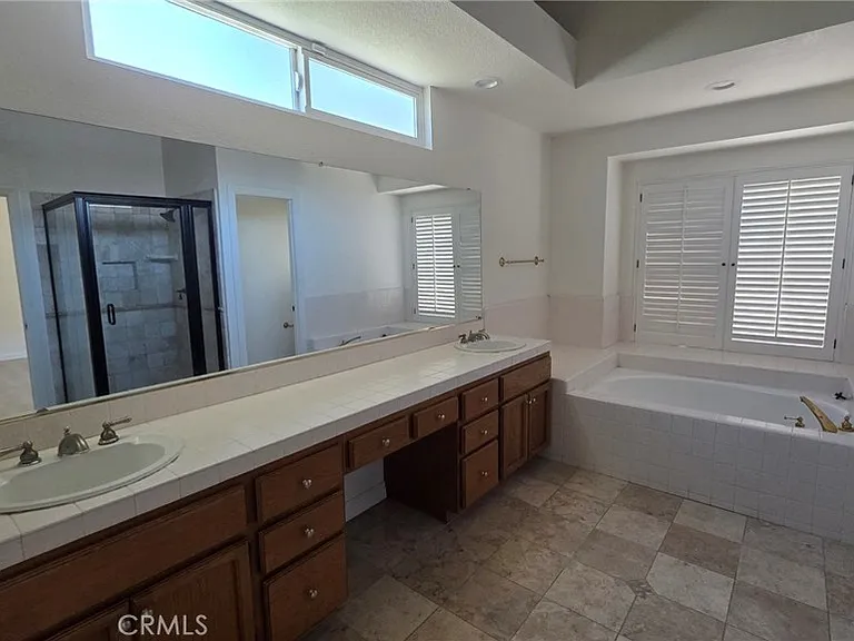 20800 Regency Ct — Photo 14