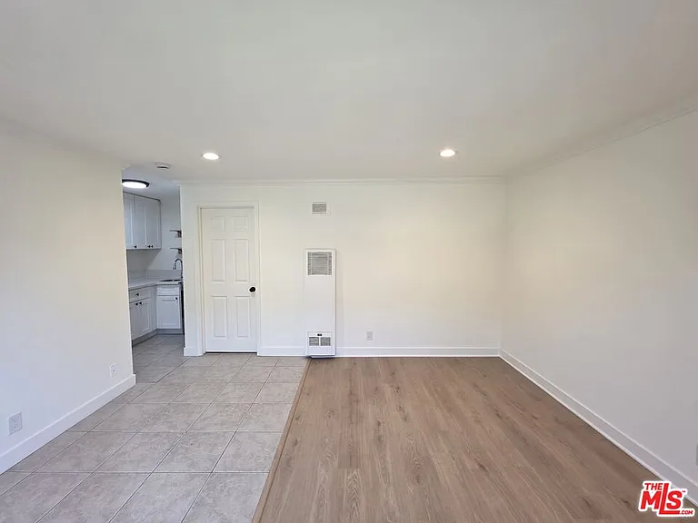 2400 Vanderbilt Ln #2400A — Photo 8
