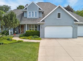 109 Old Orchard Ln, Neenah, WI 54956