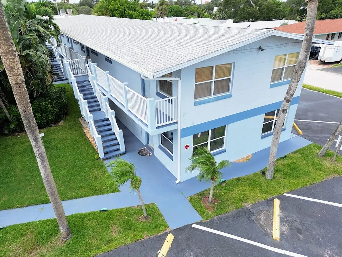 Building Photo - 7165 Ridgewood Ave #7