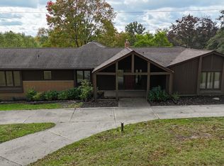 2904 W Hickory Grove Rd, Bloomfield Hills, MI 48302