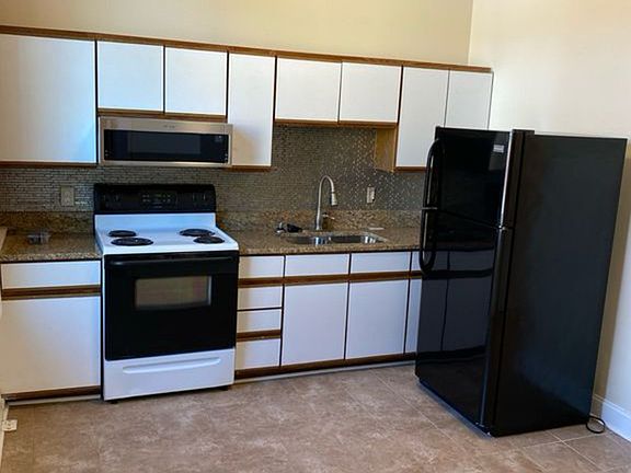 5th image of 204 W Broad St APT 3