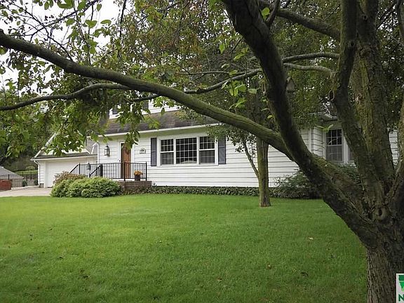 2nd image of 4537 Manor Cir