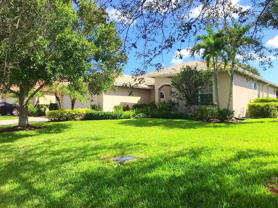 1st image of 580 NW Waverly Cir